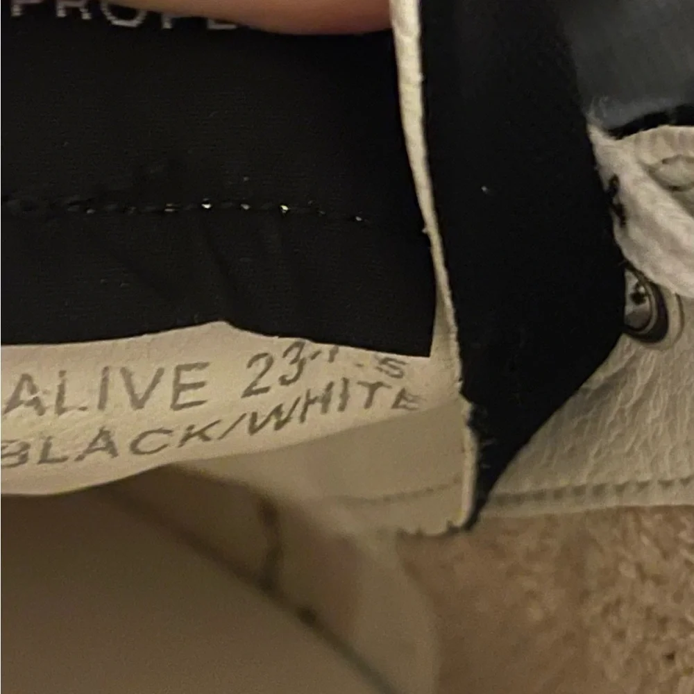 Vintage Havana Women’s Alive 23 Cruise Black and White Athletic Shoes